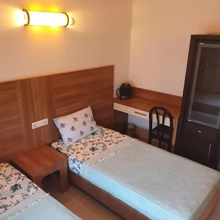 Deluxe Double En Royal Penthouse 6 Beds *